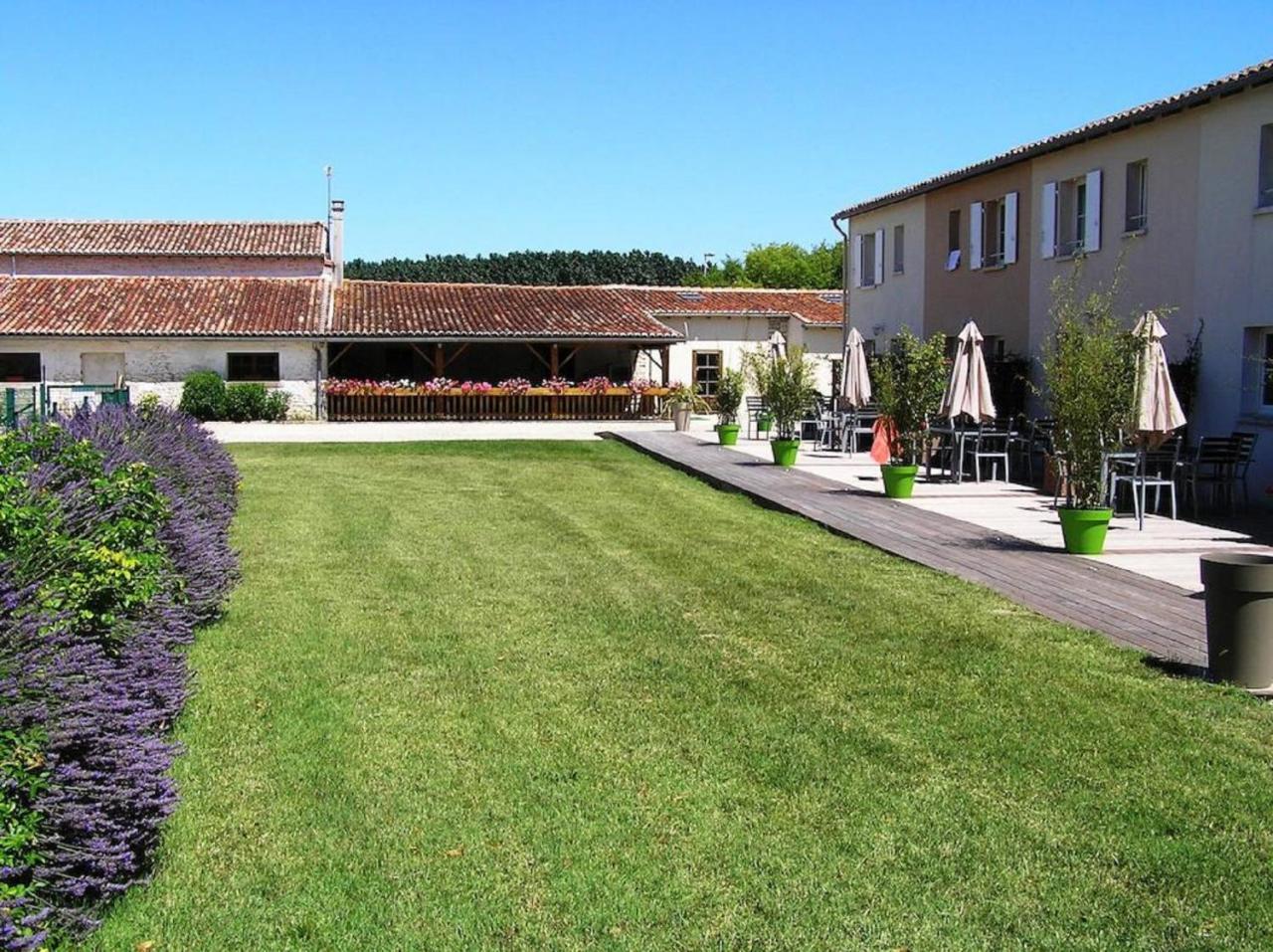 Domaine Les Granges Villa Saint-Jean-dʼAngély Bagian luar foto